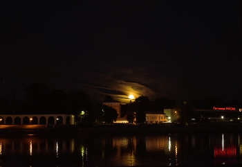 Ночь, луна, Волхов / Великий Новгород