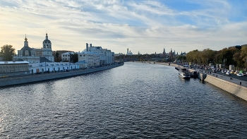 Вид на Москва-реку с Большого Устьинского моста / Вид на Москва-реку с Большого Устьинского моста