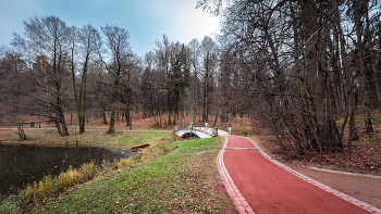 В осеннем парке... / ***