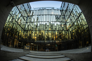 Зеркальный дворик / Зеркальный дворик на Почтамтской ул.