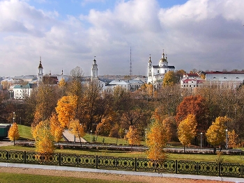 Осень в Витебске / Воскресенская церковь, ратуша, Успенский собор