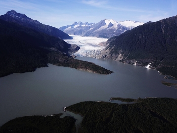 &nbsp; / Alaska, Mendenhall glacier lake