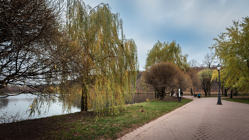 В осеннем парке... / ***