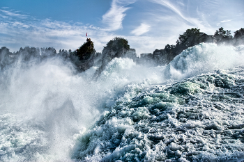 Райнфалль / Рейнский водопад (Райнфалль) — водопад на реке Рейн в Швейцарии, на границе кантонов Шаффхаузен и Цюрих. Считается самым большим в Европе.