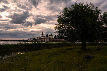 монастырь / вечер, лето, Кирилло-Белозёрский монастырь