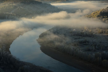 Лес и река в тумане / Кузбасс, Таштагольский район