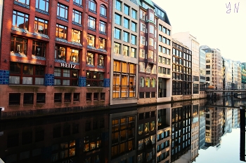 Hamburg / https://www.youtube.com/watch?v=jDgbeFmcUiA
https://www.youtube.com/watch?v=zK_OjHB7ios
https://www.youtube.com/watch?v=i0kxa-sex6o&amp;t=32s
https://www.youtube.com/watch?v=IGn-NNqkBL0&amp;t=30s
https://www.youtube.com/watch?v=NtnlTtRceUs&amp;t=7s