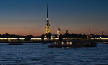 Ночной Санкт Петербург / Нева прогулочный теплоход петро-павловская крепость