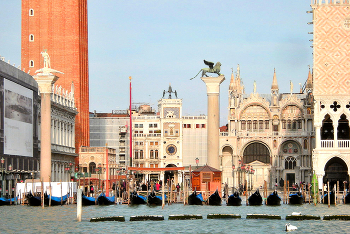 Водой подтоплена площадь Святого Марка в Венеции / Водой подтоплена площадь Святого Марка в Венеции