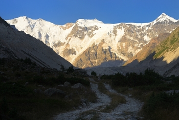 Утро в горах Кавказа / Безенги