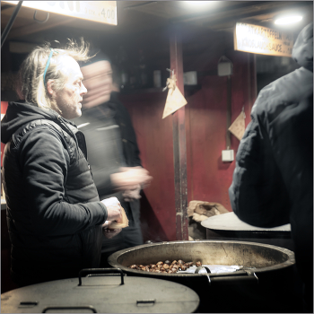 Chestnut seller / Город и деревня