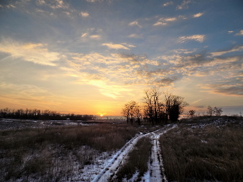 Взгляд... / Уходит солнышко, дорога,деревья,небо
