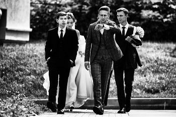 Пора жениться / ***