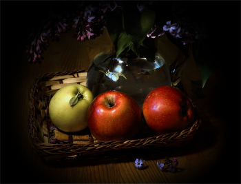 Яблочки-подсиреневики / Простой натюрморт с яблочками