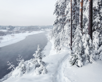 На сцене снежный декабрь / Снежный декабрь на реке Белая Холуница.