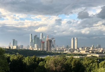 Москва / ***