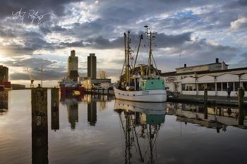 &nbsp; / Abend am Husumer Hafen