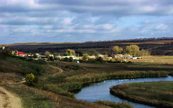 Начало осени / Село,река,осень