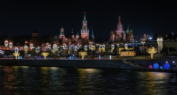 С видом на Кремль / Москва