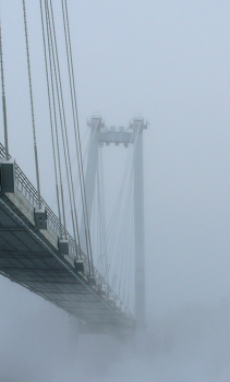 Мост в неизведанное / в морозный день , минус 39 . вантовый мост в густом тумане. Красноярск