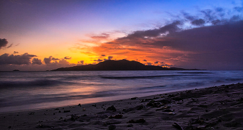 Рассвет на острове Ла Диг / Сейшелы, остров Ла Диг