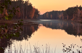 Красивым осенним вечером на озере / Красивым осенним вечером на озере