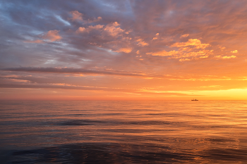 Red horizon.... 2 / Летний закат в Охотском море. Конец августа.