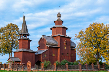 Церковь Иоанна Богослова на Ишне. / 2010 год. Построена 1687 год.
Интересно сравнить с фотографией Прокудина-Горского: Церковь Иоанна Богослова на Ишне в 5 верстах от Ростова. 1911 год.