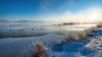 Утро морозное, синее небо / Зима на озере