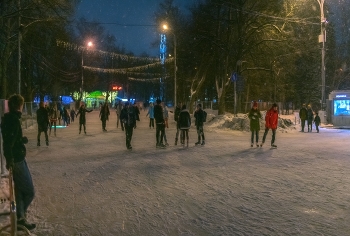 На аллеях в парке &quot;Сокольники&quot; / Москва