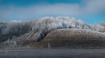 Холмы в инее / Сахарная пудра на пироге. 
Пойма реки Ворскла. Яковлевский район. Январь, 2023 года.
Из фотопроекта «Земля Белгородская».