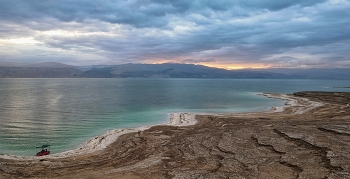 Рассветное утро на Мертвом море / Израиль