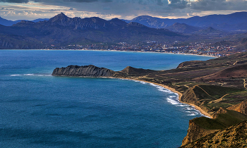 Мыс Хамелеон / Крым. Коктебель. Вид с хребта Джан-Куторан