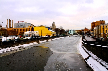 Вид на Водоотводный канал с Чугунного моста / Вид на Водоотводный канал с Чугунного моста