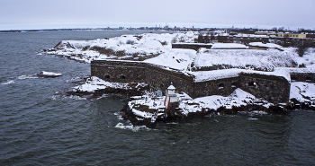 Бастионы Кустаанмиекка / Артиллерийский (Кустаанмиекка) крепости Свеаборг — самый южный остров, входящий в район Суоменлинна города Хельсинки.