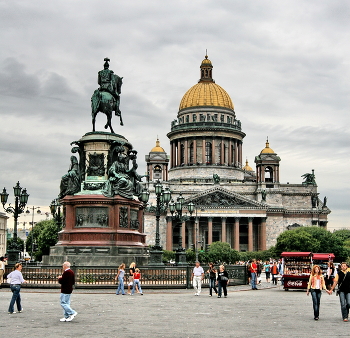 Император перед Исаакием / Санкт-Петербург