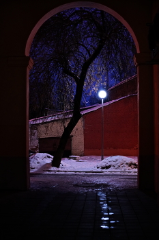 Зимний вечер . / Двор при свете фонаря .