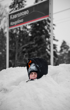 Придорожный снеговик / зимние забавы на станции Кавголово Ленинградской области