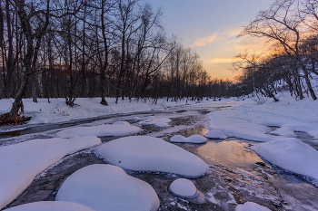 Зимний вечер на Монастырке / Небольшая горная речка, приток р.Рудной. Январь 2023