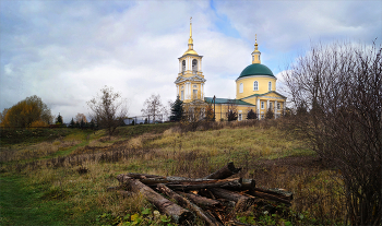У Никольского скита / Село Автодеево. Осень.