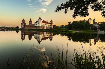 Утро в Мирском замке / ***