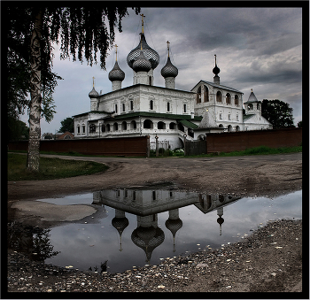 Воскресенский монастырь в Угличе... / Уже зовут путешествия по русским городам...