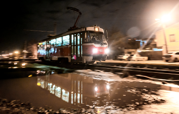 Стрела, пронзающая ночь / Краснодарские транспортные зарисовки