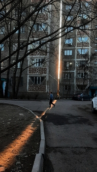 Луч света в каменных джунглях. / Алматы.