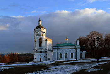 Георгиевская церковь с колокольней в Коломенском / ***