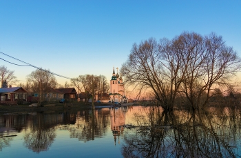 село Холуй. / Половодье реки Тезы.
