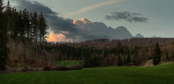 &nbsp; / Долина, предшествующая дамбе (справа за кадром). Вечер, весна 2023