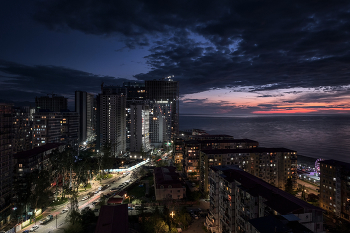 April Batumi Sunset / Солнце погрузилось в Черное море, город зажег огни