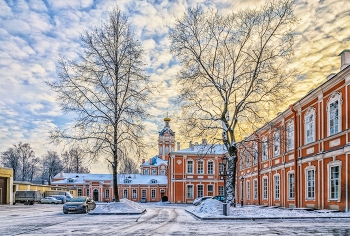 Во внутреннем дворе Александро-Невской лавры. / Январь 2016.