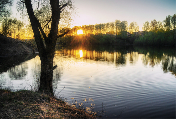 Садилось солнце / Апрель